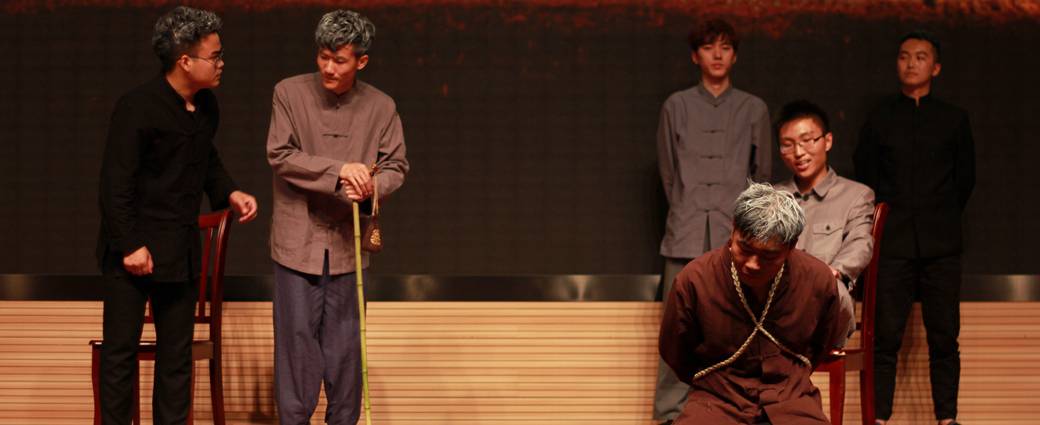 川大betvictro伟德app下载学院上演“演员的诞生” 剧组走红毯亮相 